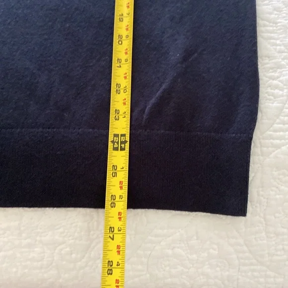 Men’s Banana Republic long sleeve navy sweater with white V neck detail - Picture 6 of 8